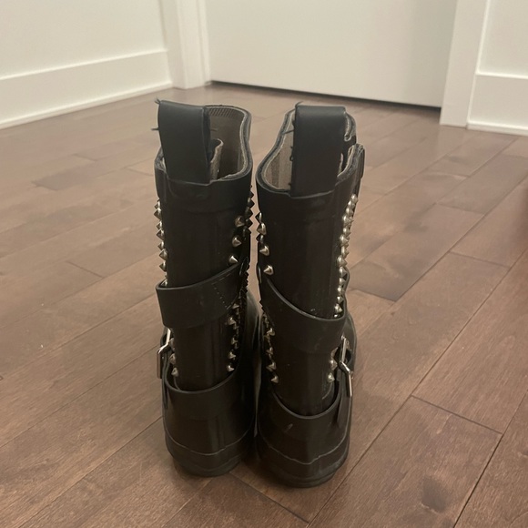 Selling Burberry rubber rain boots! - Picture 3 of 4